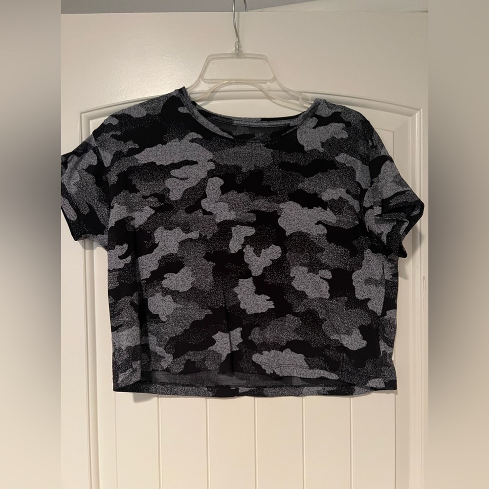 Lulu Lemon Blk Camo All Yours Cropped T